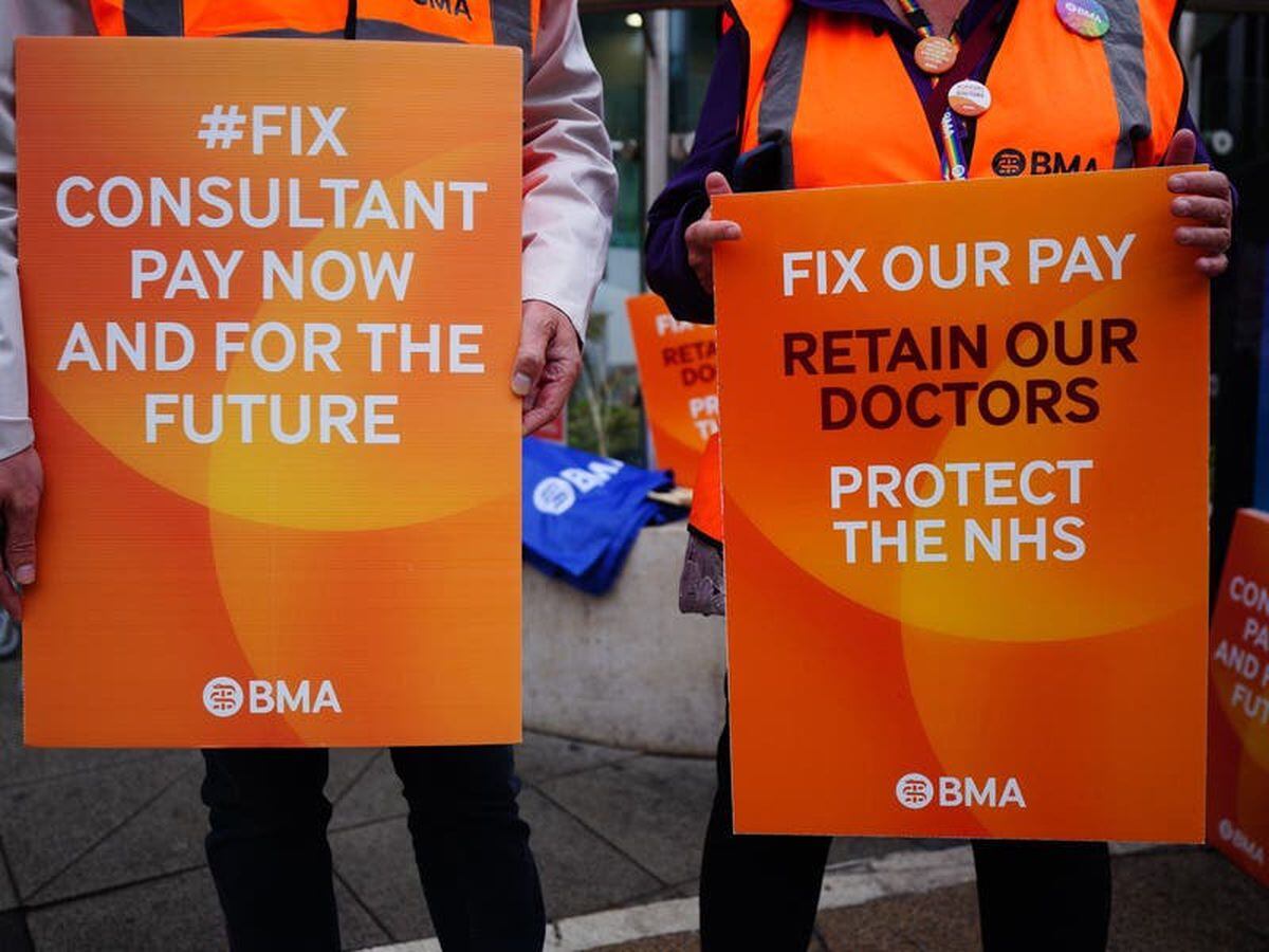 Consultants and junior doctors hold first joint strike