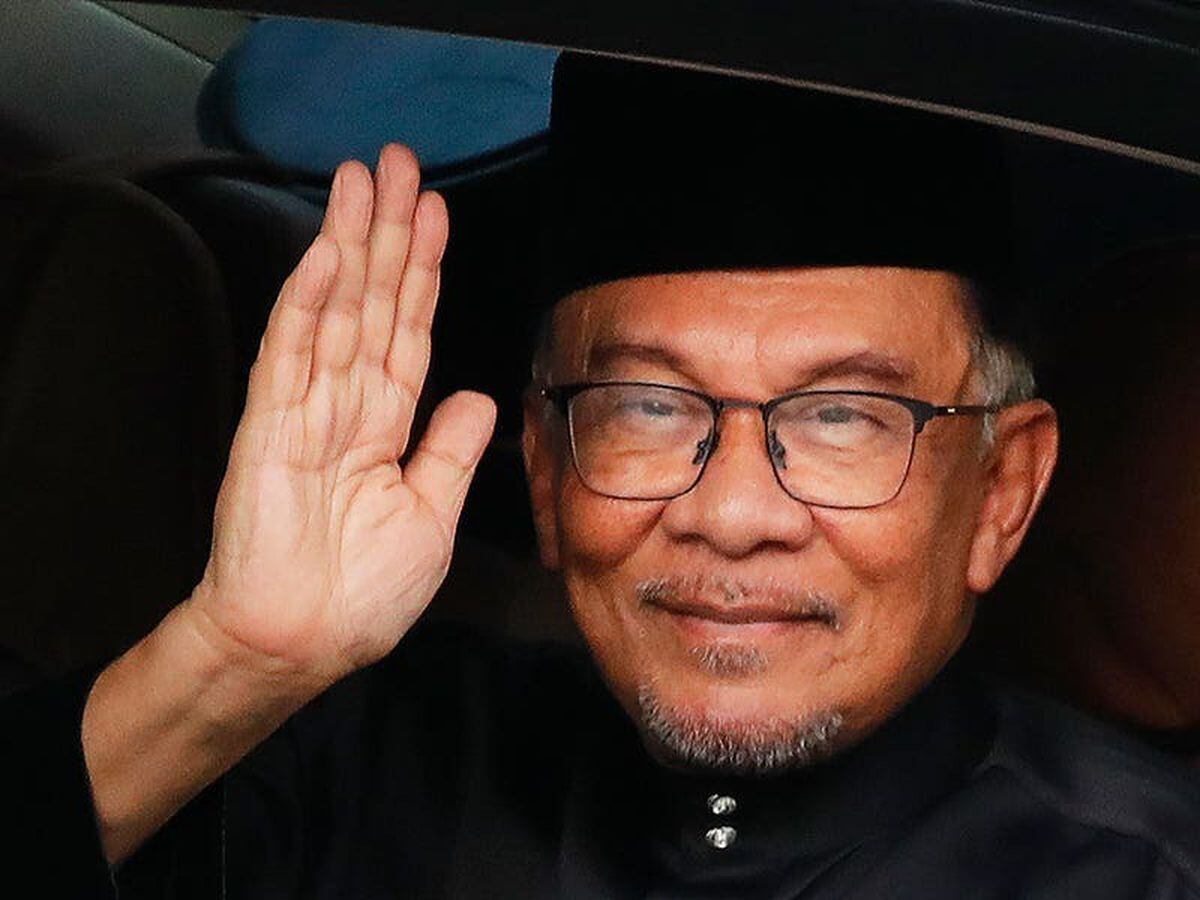 Reformist Anwar Ibrahim sworn in as new Malaysian PM