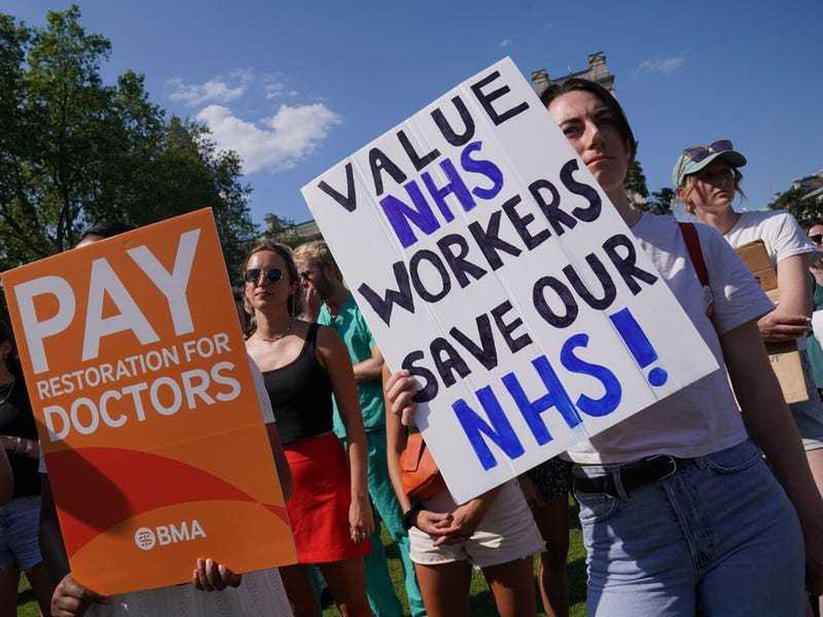 NHS braced for week of disruption as consultants and junior doctors strike