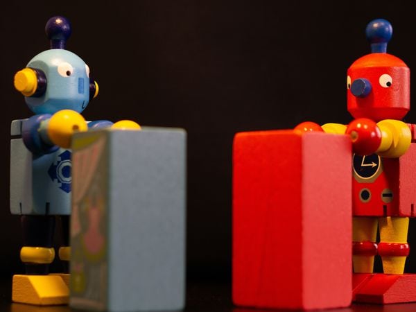 Wooden robots having a debate (32124026)