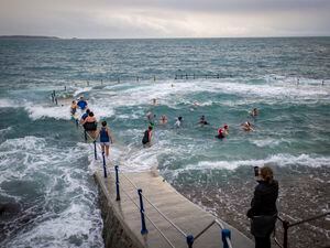 As well as the chilly water and passing showers, those who took part in the Guernsey Swimming Club’s Polar Bear Swim had to brave choppy waters at the Bathing Pools as the tide dropped. (31607860)
