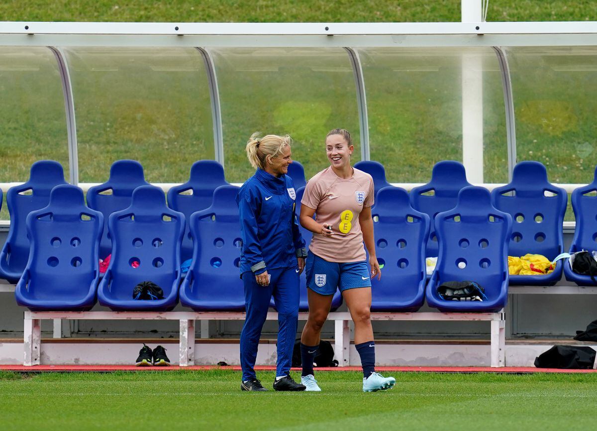 England manager Sarina Wiegman speaks to Maya Le Tissier during a training session at St. George's Park, Burton-on-Trent. (Picture by Nick Potts/PA Wire, 32527877)