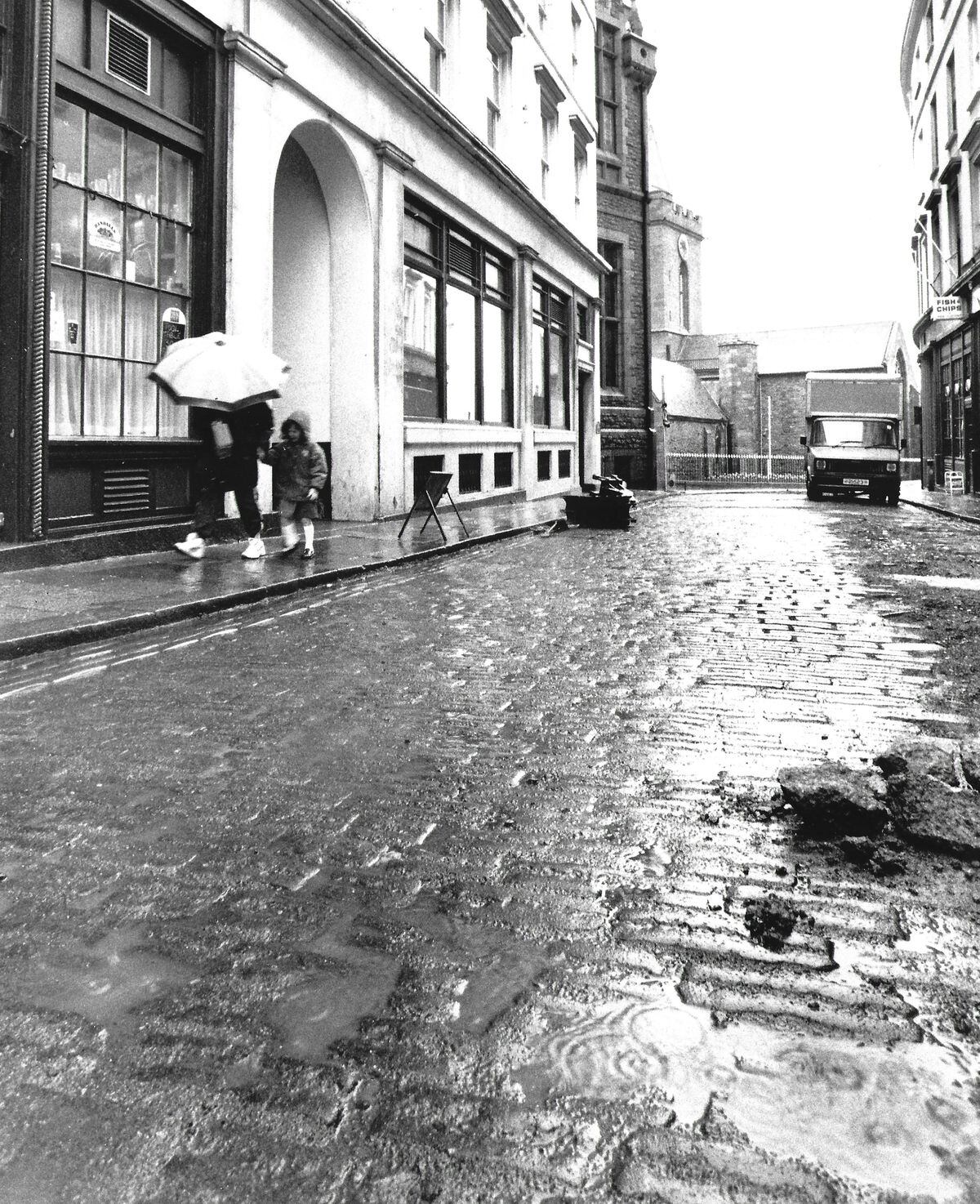Fountain Street had cobbles in 1995. (29407746)