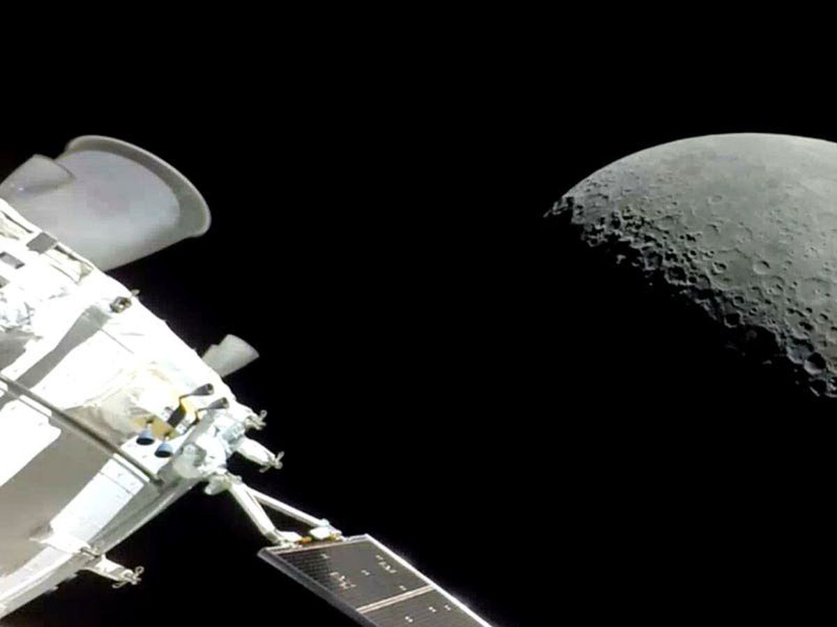 Nasa capsule flies over Apollo landing sites as it heads home