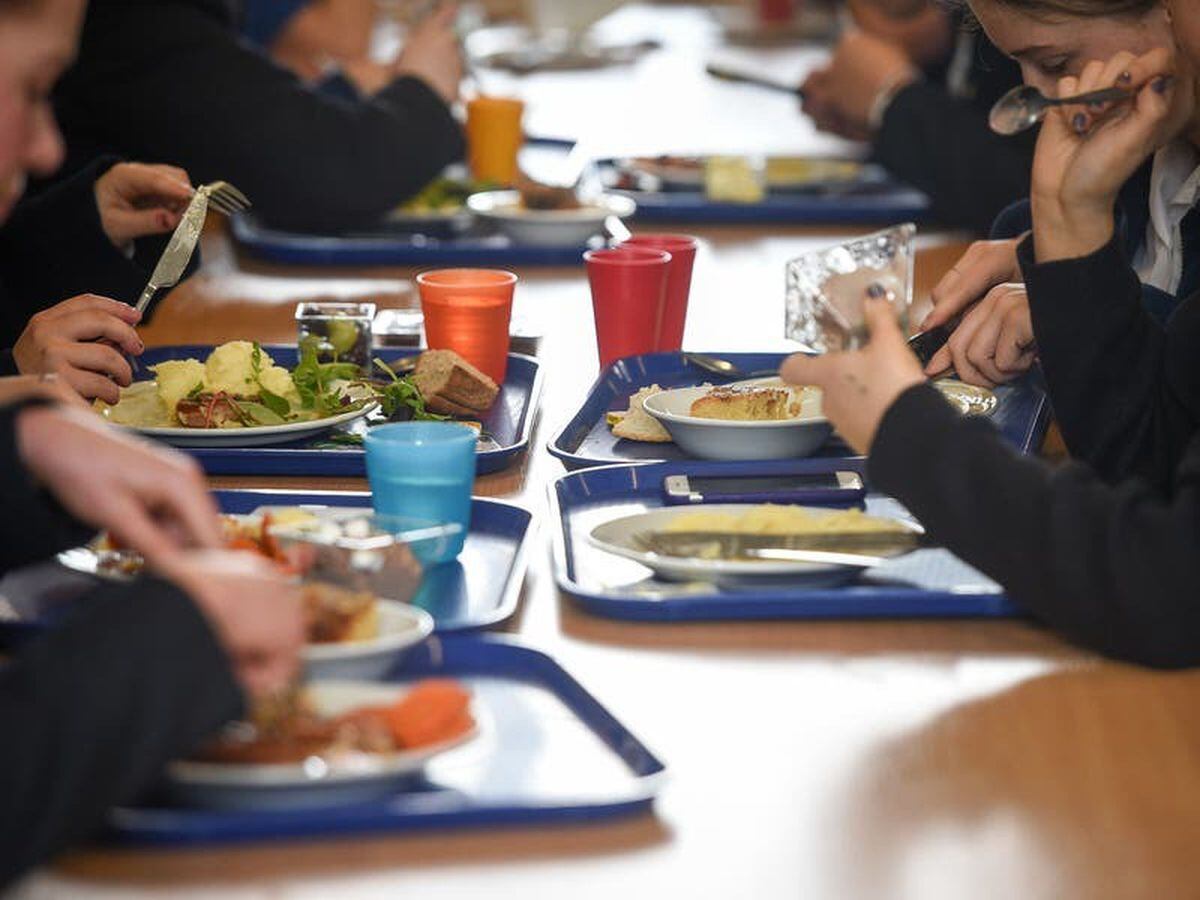 ‘School staff seeing more students who do not have enough dinner money’