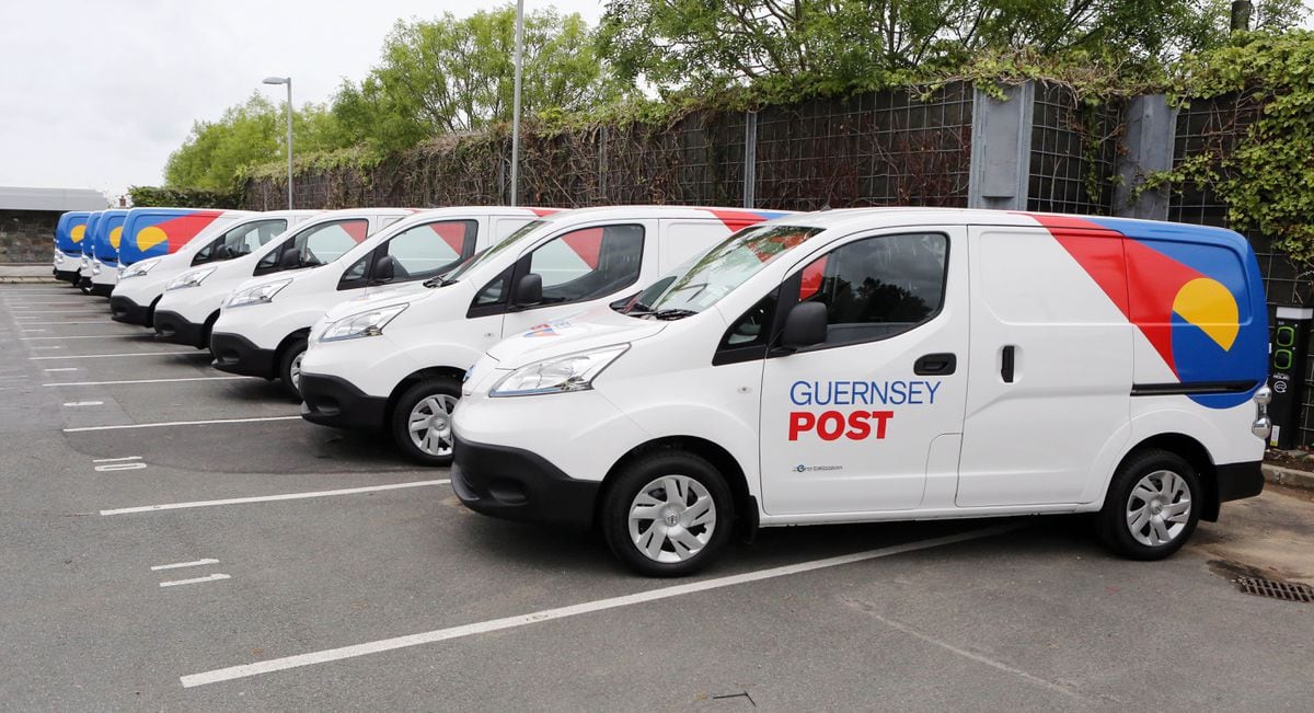 Plenty of post office vans, but no postmen. There are only ‘posties’ now. (31073775)