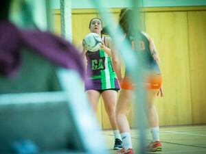 Picture By Peter Frankland. 06-10-21 Netball - Lightning A vs Blaze A.. (30058386)