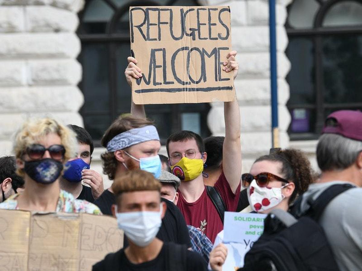 Pro And Anti-immigration Protesters Gather In Dover | Guernsey Press