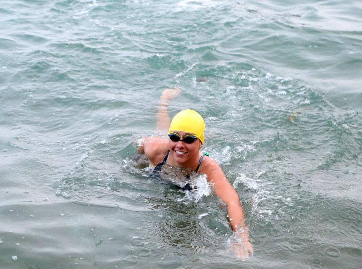 Endurance swimmer begins record-breaking Channel attempt | Guernsey Press