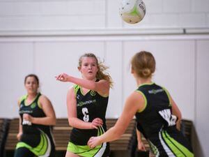 Picture by Peter Frankland. 22-09-21 Netball - Blaze A v Resolution IT Black.. (30532177)