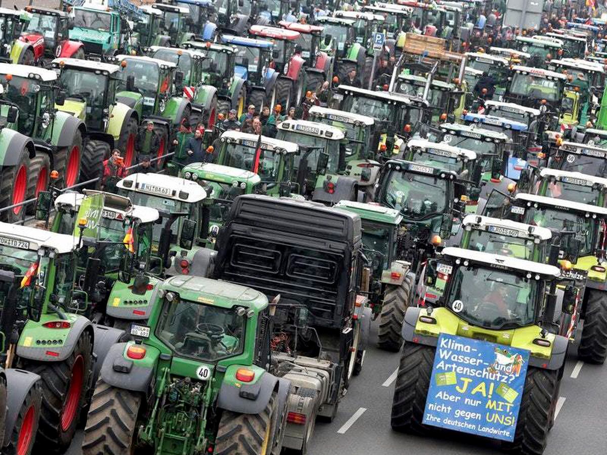 Farmers blocking Berlin roads in protest against government policies