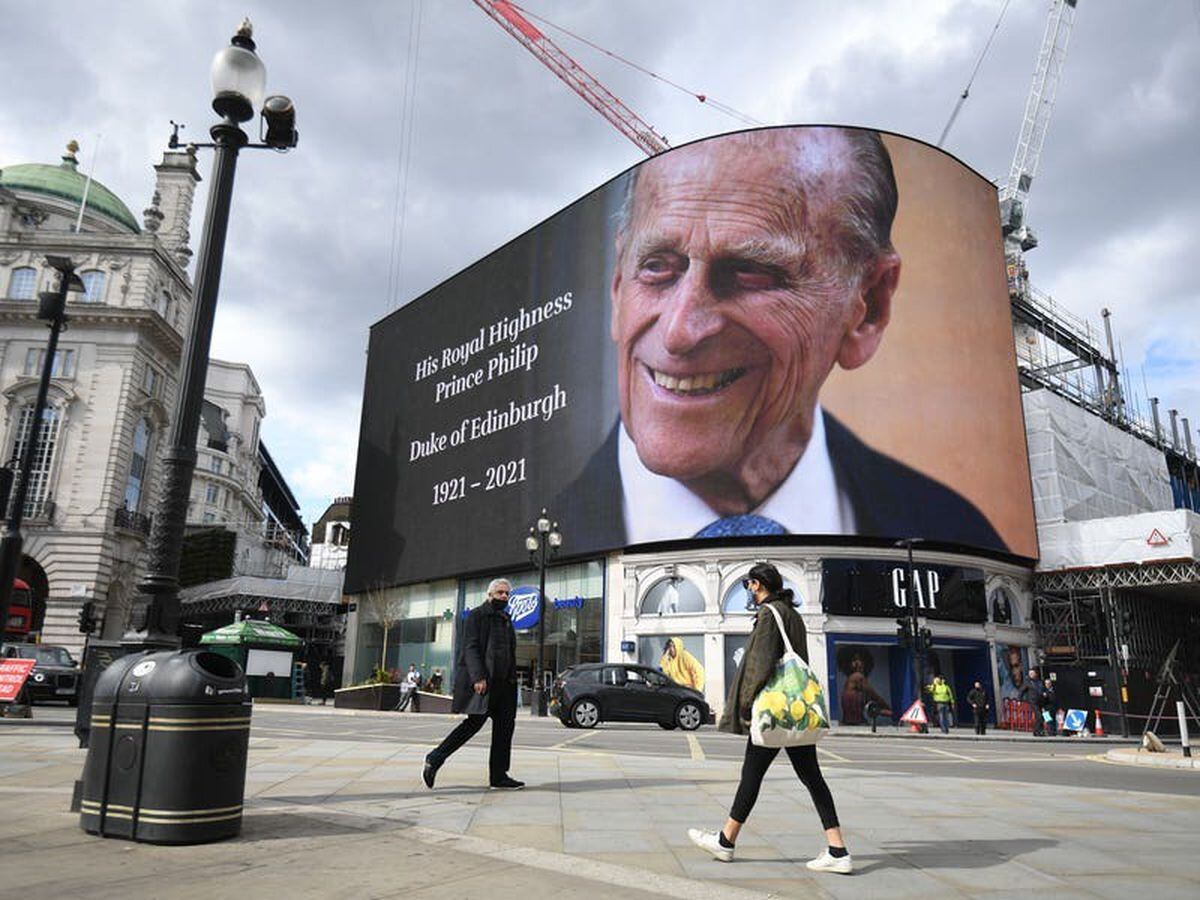 In Pictures: Public pays tribute to Philip | Guernsey Press