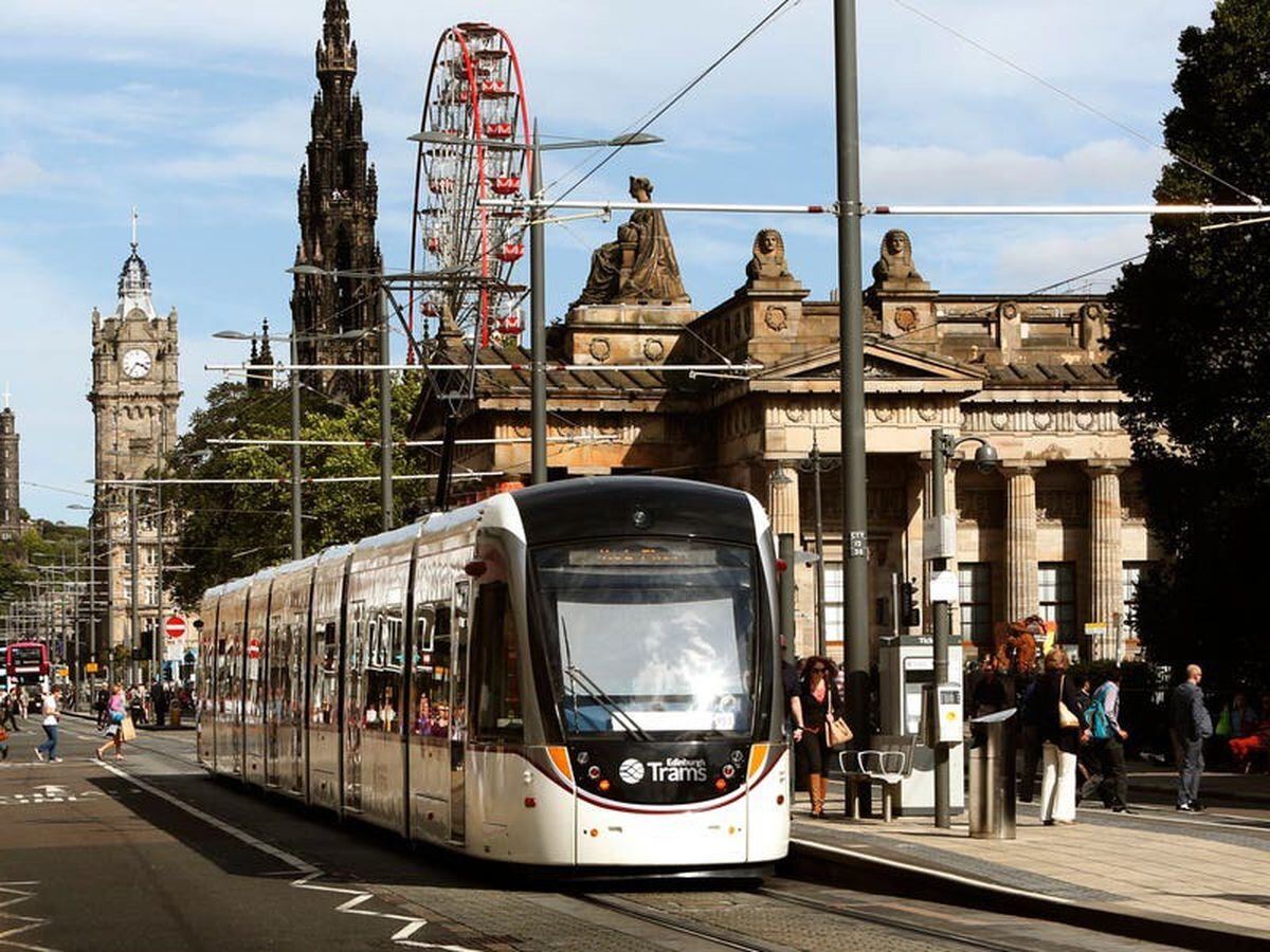 Edinburgh tram scheme had ‘litany of avoidable failures’, inquiry finds