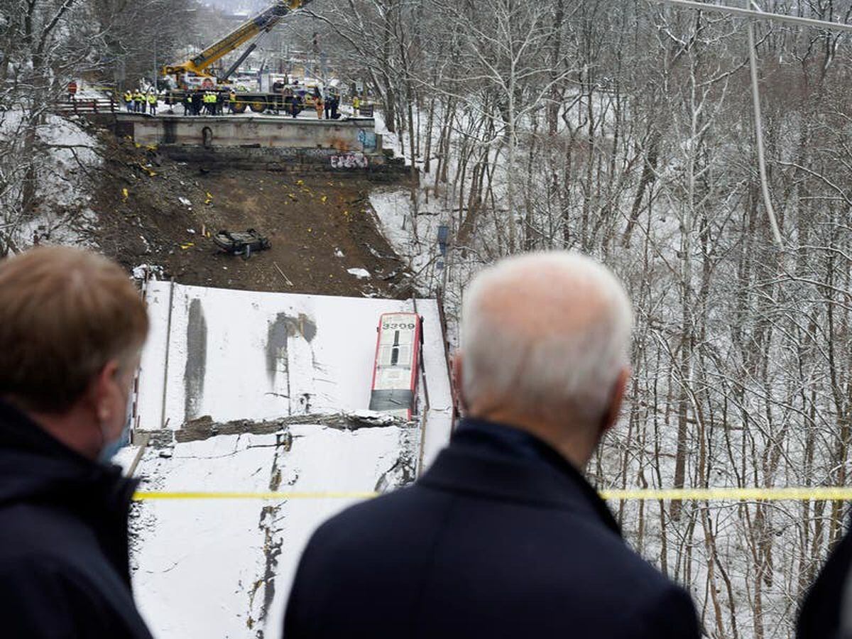 Biden visits scene of collapsed bridge in Pittsburgh