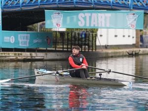 Jordan North begins 100-mile rowing challenge for Comic Relief