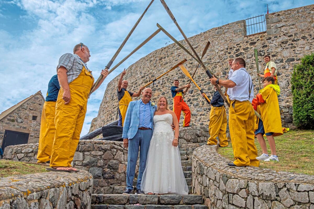 Couple at rare wedding in broad daylight in Fort Grey