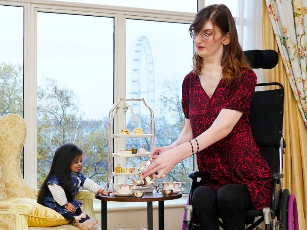 World’s tallest and shortest women meet for afternoon tea in London