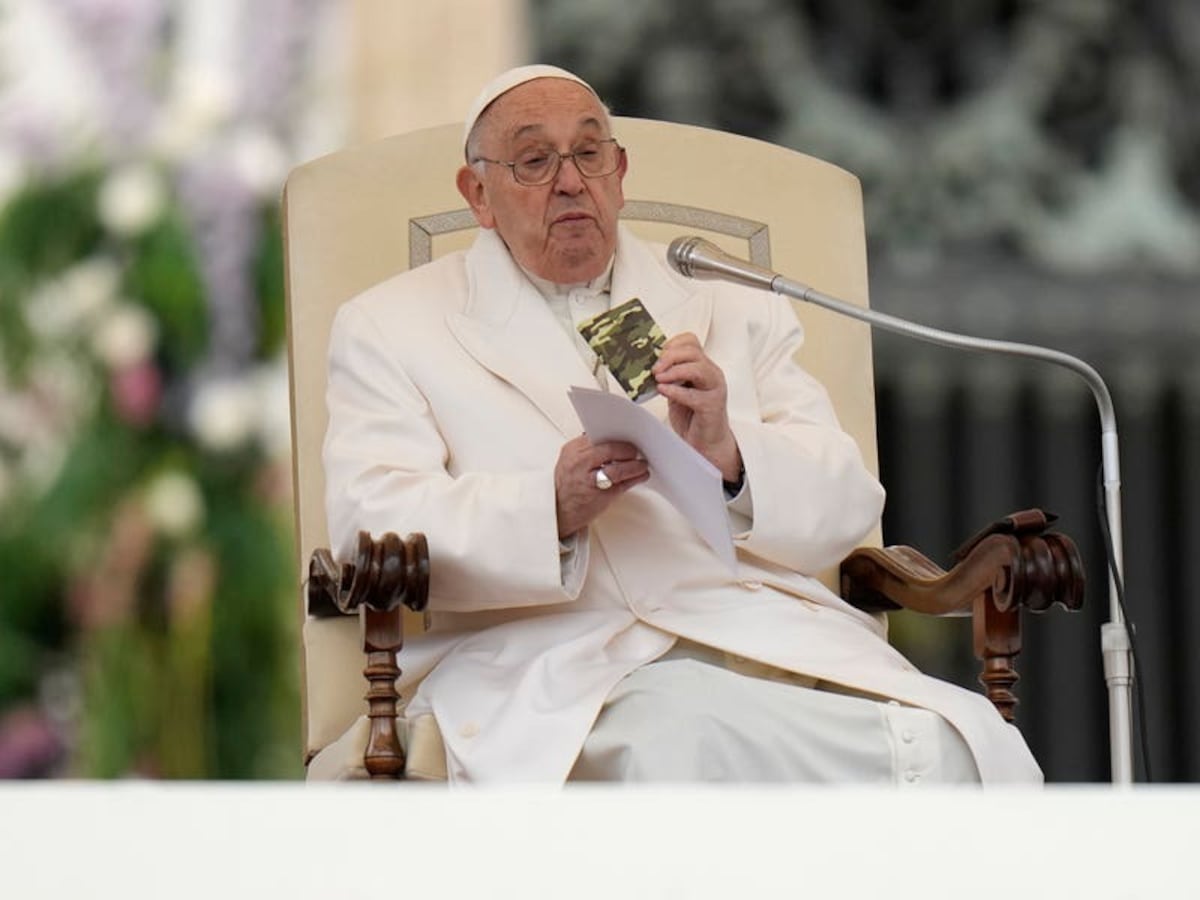 Pope shows off rosary of dead Ukrainian soldier as he denounces ...