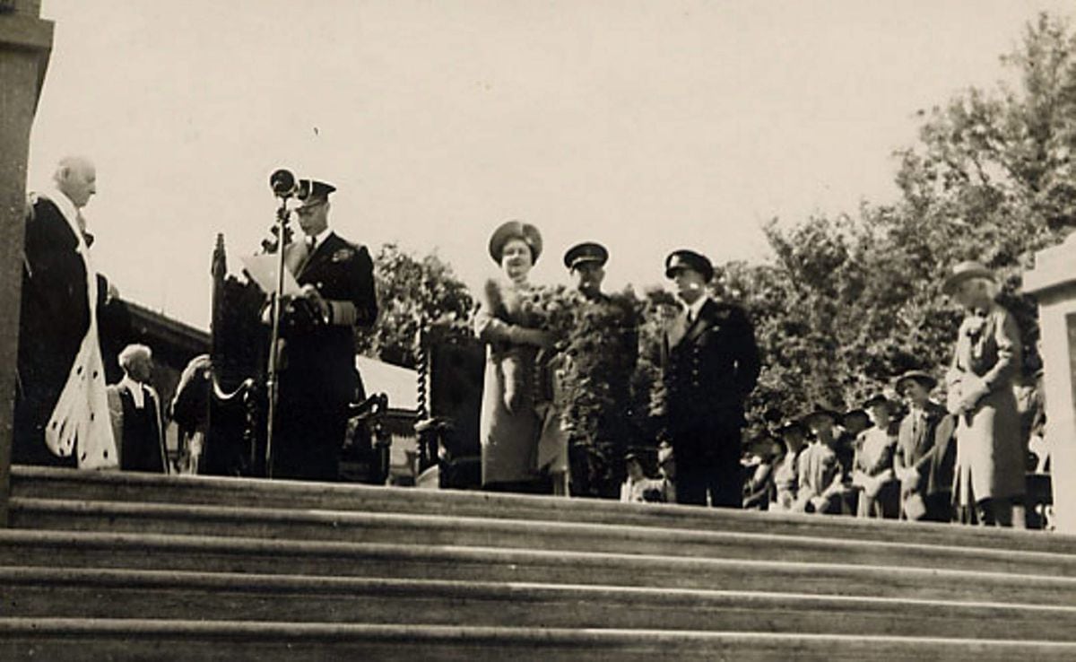 King George VI and Queen Elizabeth visit in June 1945 on the steps of Candie Gardens, St Peter Port. (Supplied by Dave Edwards)