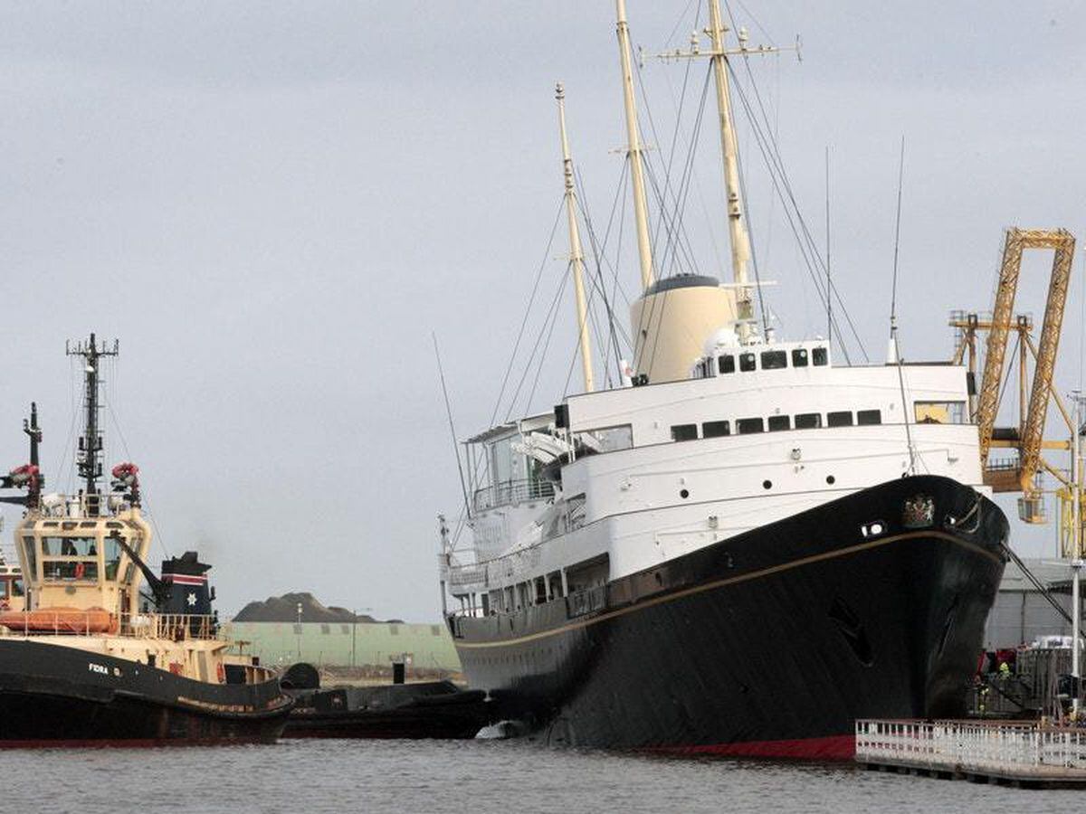 Queen lobbied for replacement Royal Yacht Britannia, archive files show