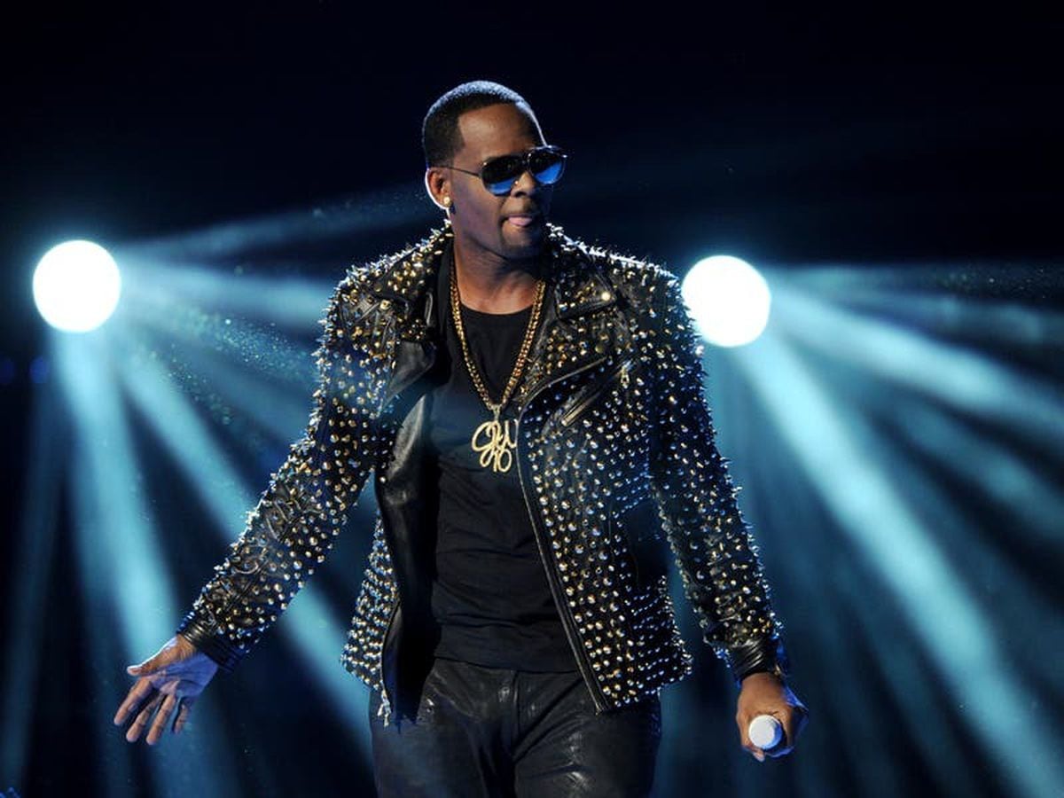 Opening arguments made as R Kelly faces trial on sex charges