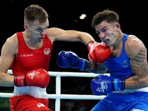 England's Lewis Richardson (left) and Guernsey's Billy le Poullain during the Men's Over 71kg-75kg (Middleweight) - Quarter-Final 1 at The NEC on day six of the 2022 Commonwealth Games in Birmingham. Picture date: Wednesday August 3, 2022. Picture by PA. (31109879)