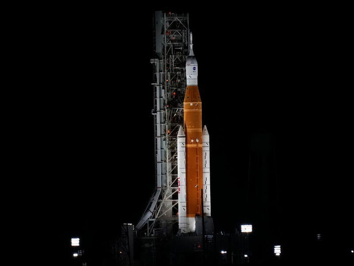 Nasa halts moon rocket fuelling ahead of second launch attempt ...